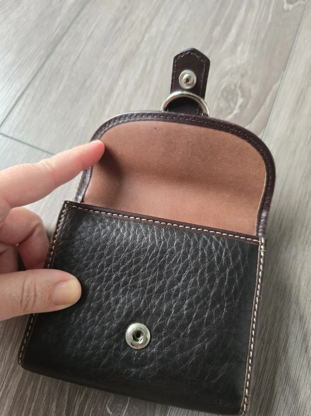 Dooney & Bourke Brown Pebble Grain Leather Ring Trifold Wallet ID Coin Zip